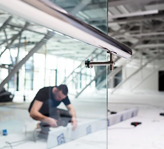 Lauderhill, FL highly skilled glass repair technicians